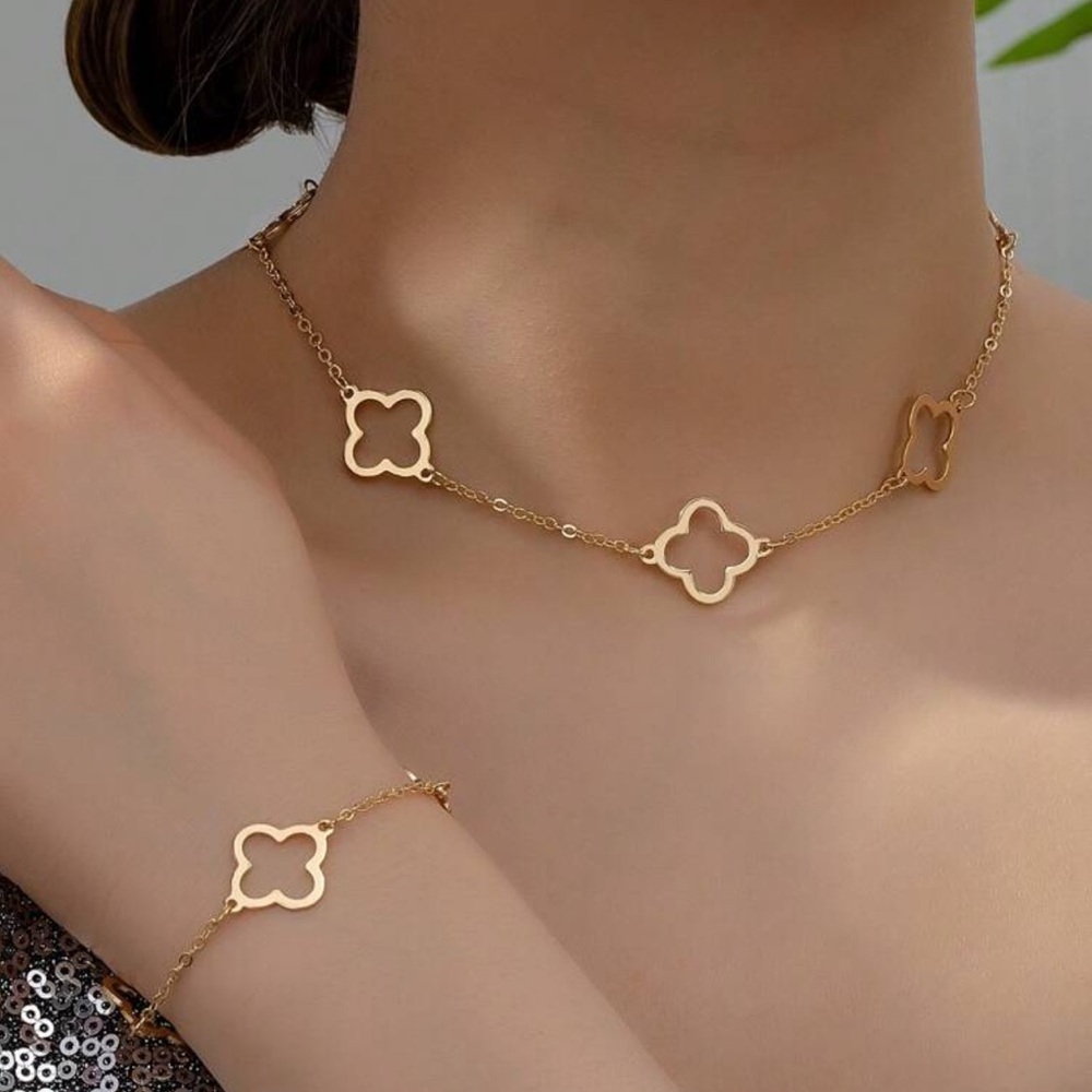 Brand New Clover Shaped Necklace & Bracelet Jewelry Set